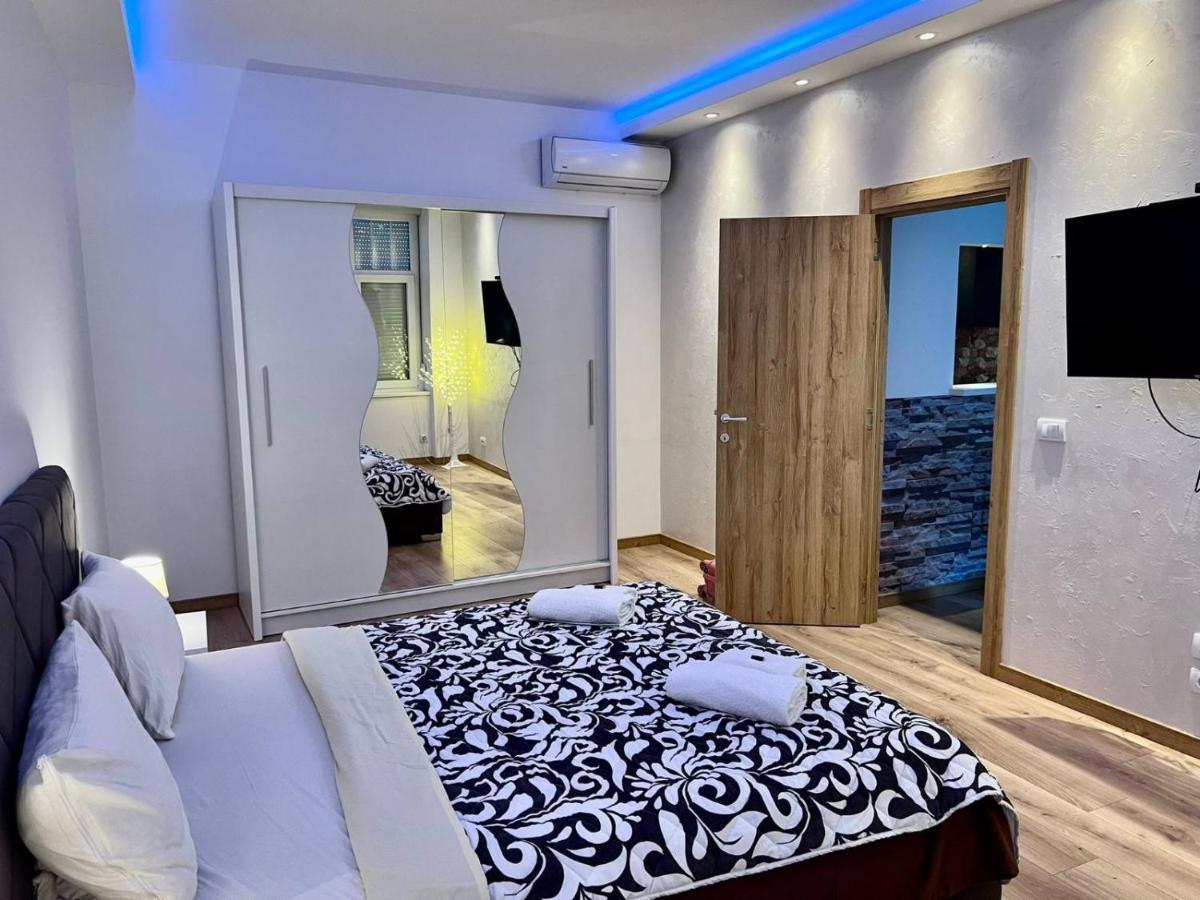Ferienwohnung Hugo Bianca Lux Belgrad Exterior foto
